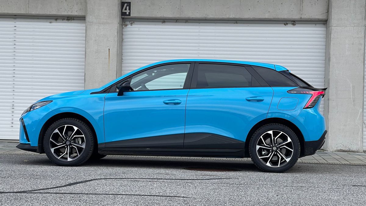 MG má siluetu typického hatchbacku, rázvor je...