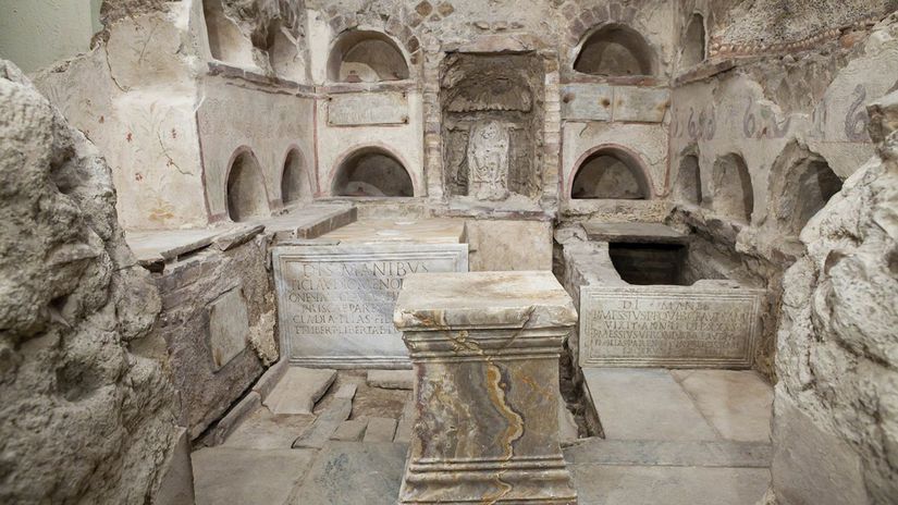 Nekropola na Via Triumphalis.