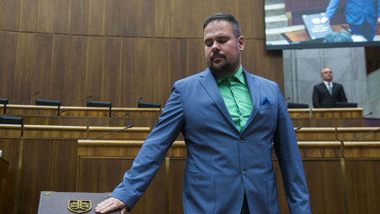 Poslanec za Progresívne Slovensko sa vzdáva mandátu starostu Hviezdoslavova