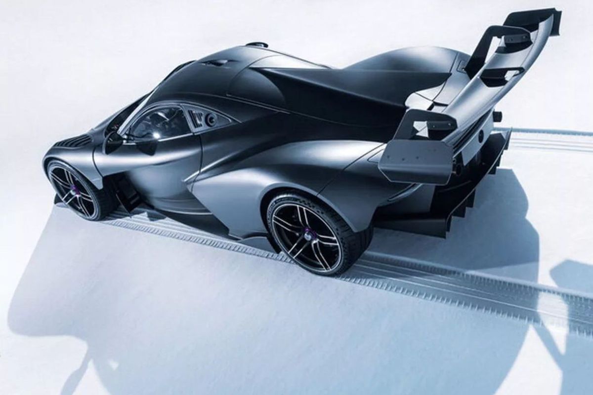 V strede uložený 10-valec s objemom 5,2 litra...