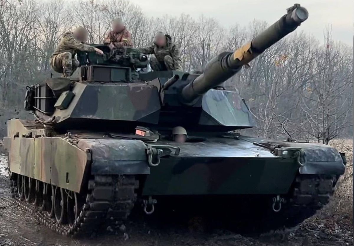 Prvý celkový záber tanku Abrams na Ukrajine.
