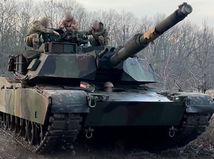 Americký tank Abrams na Ukrajine. Čo všetko sa dá z prvej fotky vyčítať?