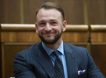 Šutaj Eštok ostáva ministrom vnútra, opozícii sa ho nepodarilo odvolať