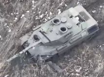 Prvý vyradený Leopard 1 na Ukrajine – osamotený tank zasiahlo a poškodilo delostrelectvo