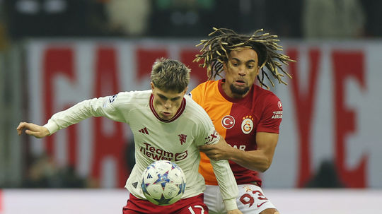 Ďalší smolný zápas pre Manchester United. Proti Galatasaray neudržal dvojgólové vedenie, postupové šance Angličanov klesli