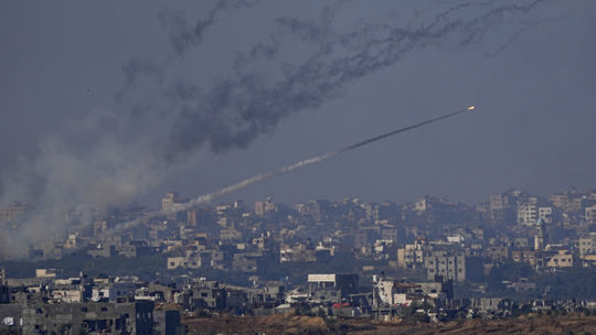 V Pásme Gazy sú ťažké boje, na severe aj na juhu