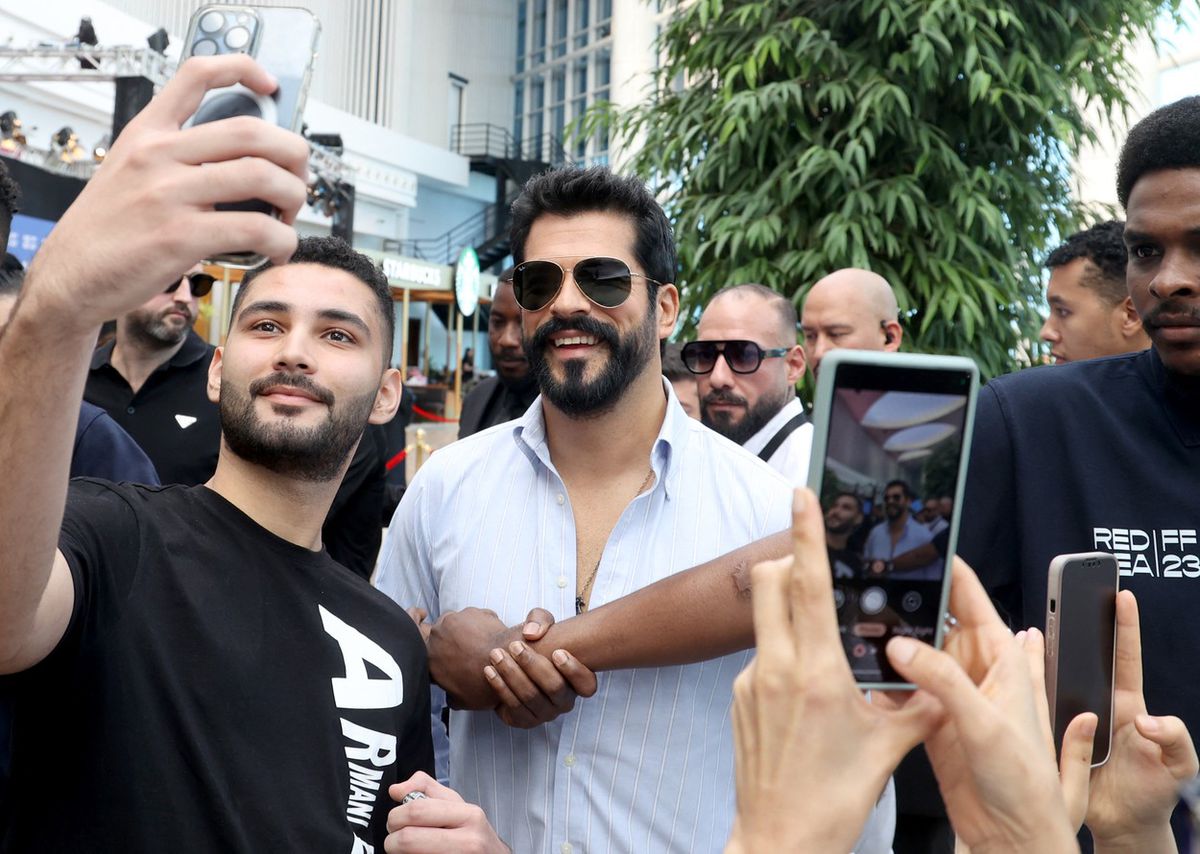 Turecký herec a model Burak Özçivit, hviezda...