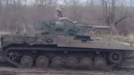 Diaľkovo ovládané zbrane zažívajú boom a šetria životy obrancov na Ukrajine