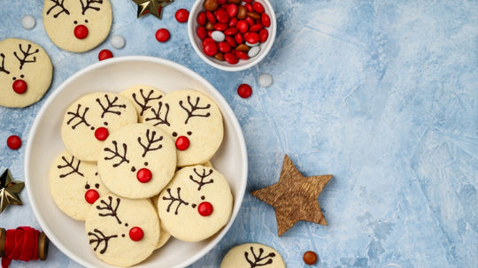 Super jednoduché tipy, ako bez veľkej námahy efektne ozdobiť vianočné koláčiky