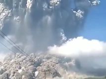 Výbuch sopky Marapi, záber z videa
