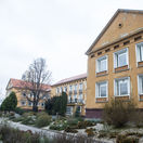 Budova gymnázia Alberta Einsteina v Bratislave.