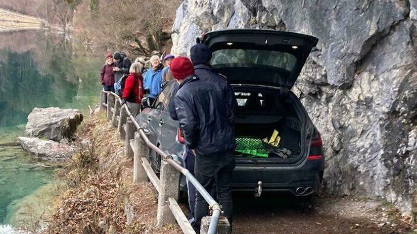 Nemec sa zas zasekol so svojim BMW na...