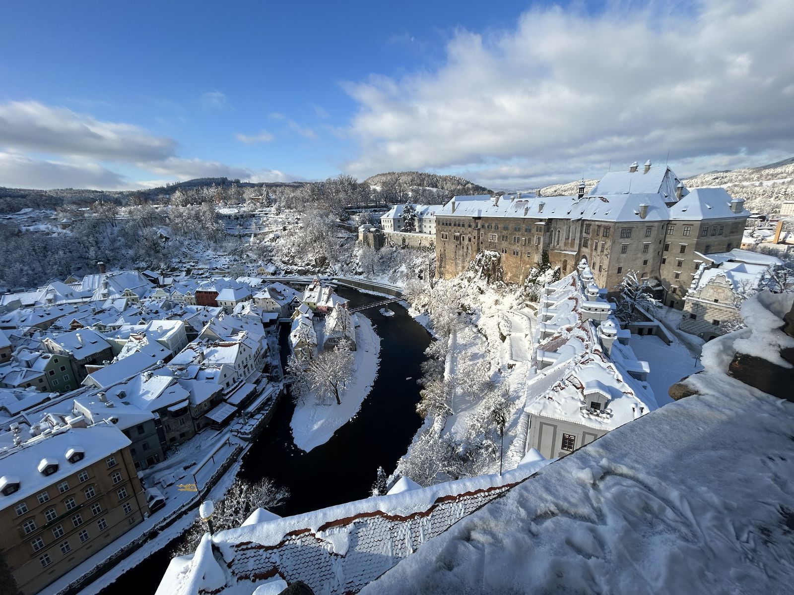 Pohľad na Český Krumlov zo zámockej veže.