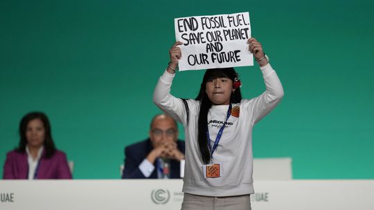 Na klimatickom COP28 sa sporia o to, či v dohode bude postupný odchod od fosílnych palív 