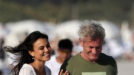 Sean Penn a herečka (dnes už viac klimatická aktivistka) Nathalie Kelley