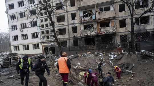 Vyšetrovatelia pátrajú po úlomkoch rakety v...