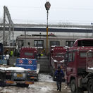 Robotníkov na železnici v zákrute zrazil vlak, zahynulo 11 ľudí