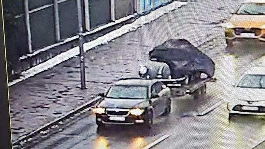 Polícia žiada ľudí o pomoc, v Bratislave ukradli vzácne historické Porsche
