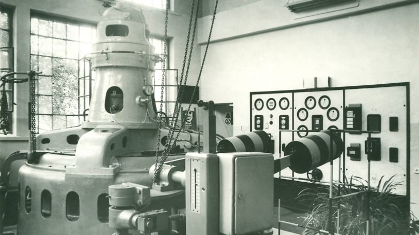 Kaplanova turbína v malej vodnej elektrárni pri...