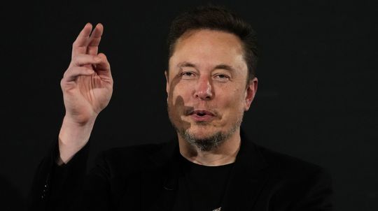 Musk prispel na Trumpovu kampaň, nie je jasné koľko, uvádza agentúra Bloomberg