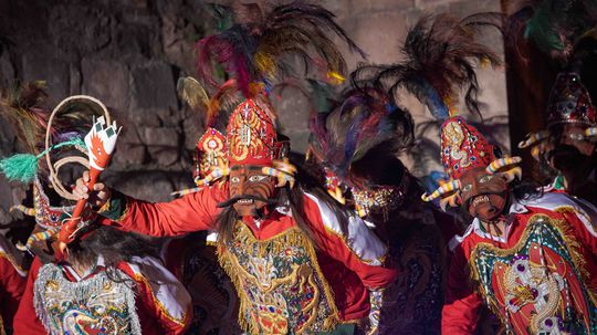 Saqras pod chrámom Coricancha v Cuzco.