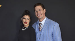 Herec John Cena a jeho manželka Shay Shariatzadeh.