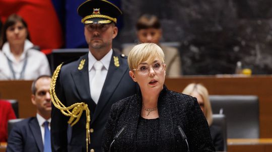 Na Slovensko pricestuje slovinská prezidentka, stretne sa aj s vojakmi z Lešťa