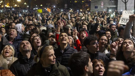 Stúpenci srbskej opozície protestujú v...