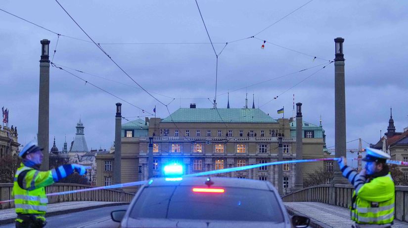 VIDEO: Na mol opitý vodič jazdil v Česku. Narážal do áut, polícia ihneď zakročila - Doprava - Auto - Pravda