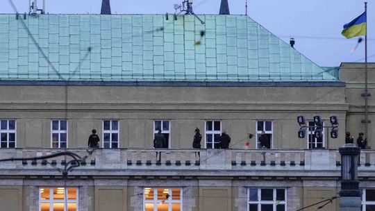 Bez pochybení. Kontrola zhodnotila zásah polície proti strelcovi z Prahy ako rýchly a profesionálny