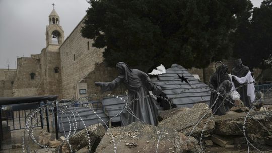 Bez vianočného stromčeka, výzdoby aj turistov. Vojna v Gaze premenila Betlehem na mesto duchov