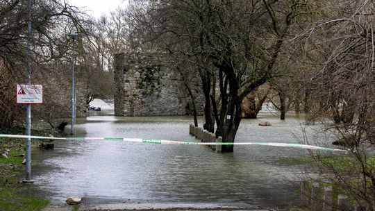 Pre viaceré okresy na Slovensku platia naďalej výstrahy pred povodňami