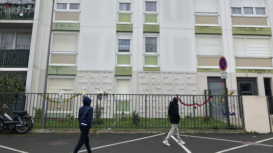 V byte pri Paríži našli telá matky a jej štyroch detí, otca zatkli