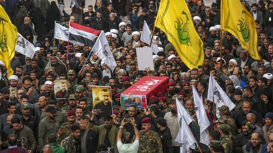 Smrť USA aj Izraelu, zvolávali smútiaci na pohrebe zástupcu iránskych gárd 