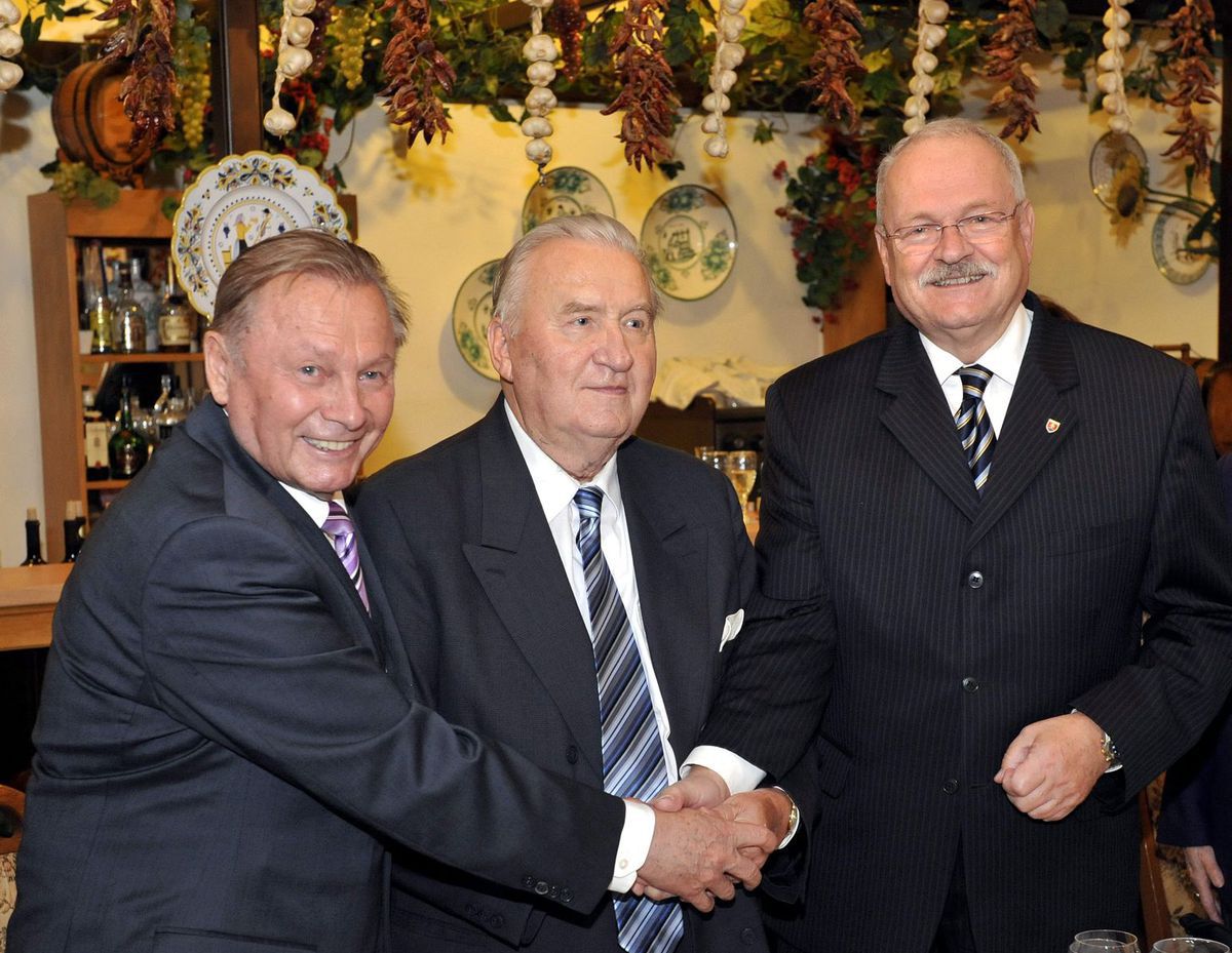 Na archívnej snímke - Michalovi Kováčovi...