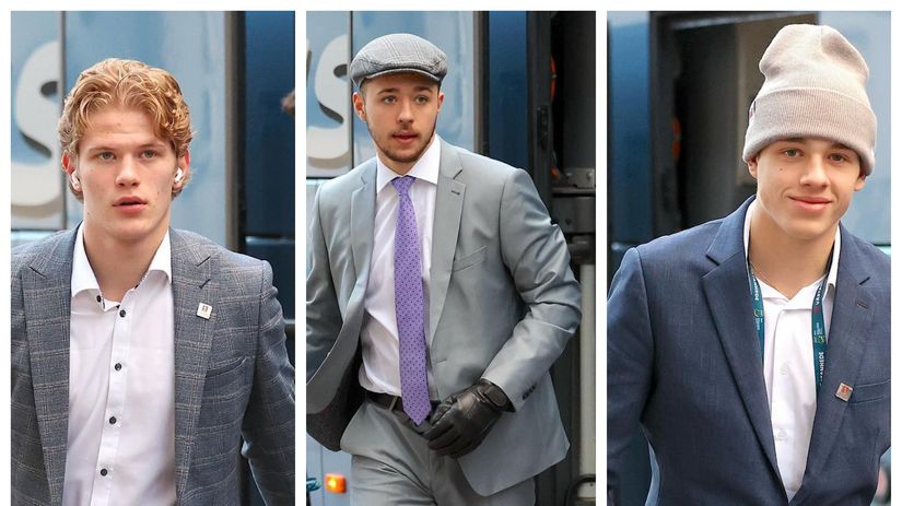 Slovenskí hokejisti do 20 rokov sa pred zápasom...