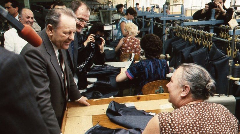 Miloš Jakeš na snímke z apríla 1989 počas...