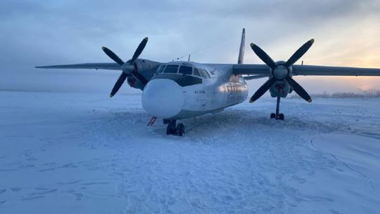 Lietadlo na Sibíri minulo ranvej. S tridsiatimi pasažiermi pristálo na zamrznutej rieke