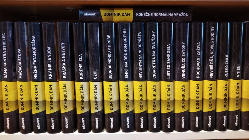 Verní Dánovi čitatelia majú všetky jeho knihy v...