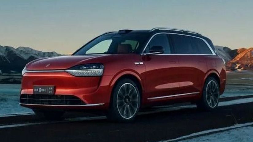 Luxusné SUV svojimi proporciami a rozmermi...