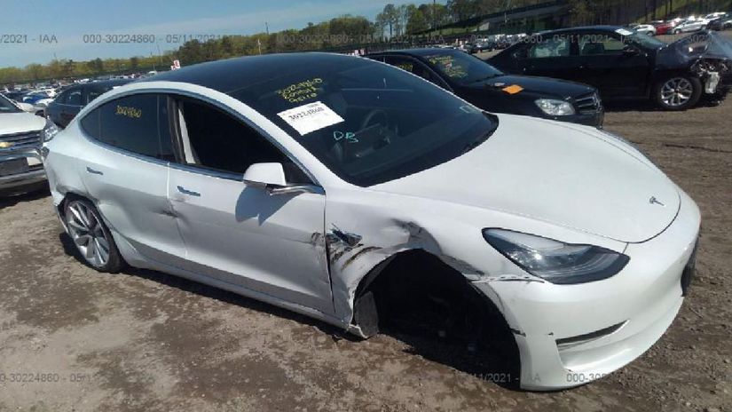 Tesla Y- aukcia