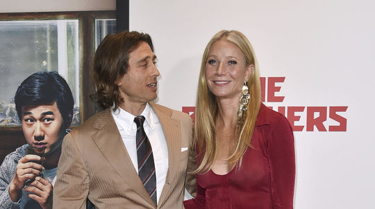 Scenárista Brad Falchuk a jeho manželka Gwyneth...