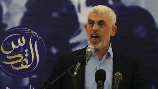Izrael presne vie, kde sa líder Hamasu ukrýva. Udrieť ale nemôže, rukojemníkov má ako živé štíty