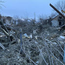 ruské bombardovanie, vojna na Ukrajine, zničené domy, Kryvyj Rih
