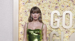 Speváčka Taylor Swift v trblietavom limetkovom modeli z dielne Gucci.