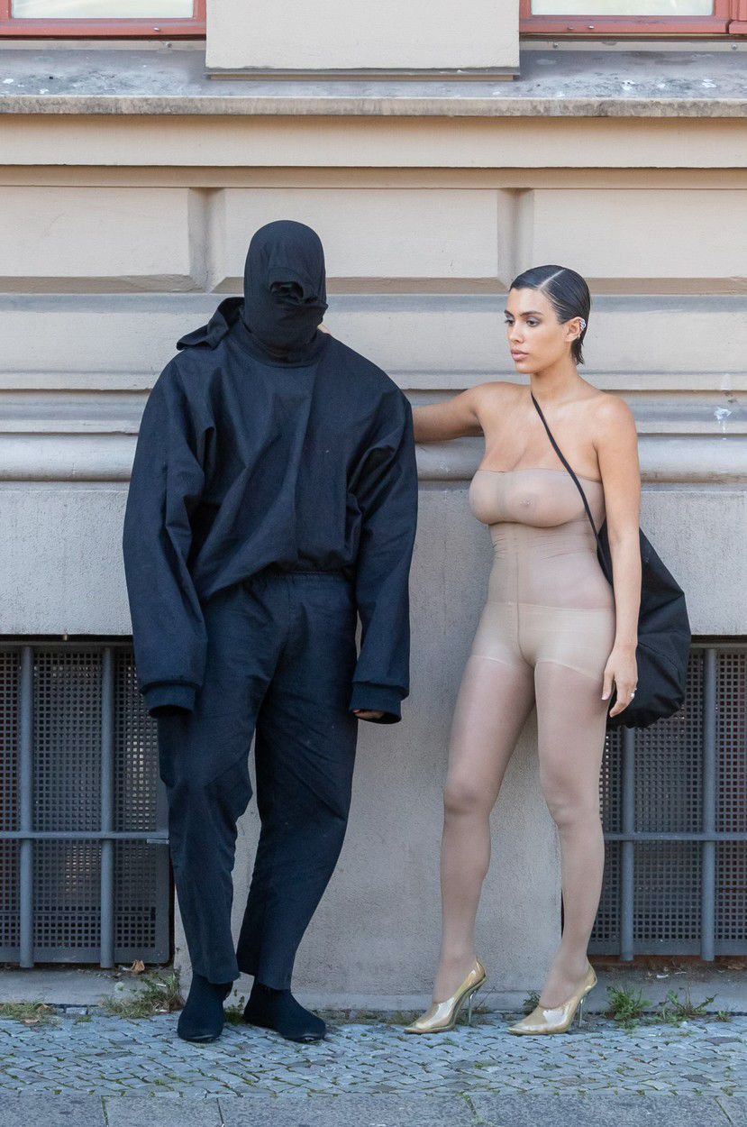 Raper Kanye West a jeho manželka Bianca Censori