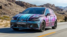 VW Golf GTI - kamufláž 2024