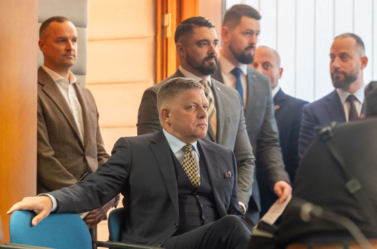 Predseda vlády Robert Fico sa spolu s...
