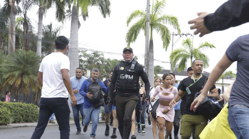 Ekvádor vtrhnutie ozbrojenci televízia rukojemníci