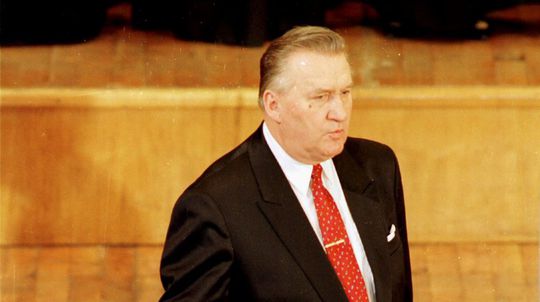 Prezident SR Michal Kováč skladá prezidentskú...